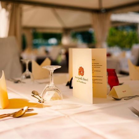 Seepark Hotel Am Wandlitzsee Bagian luar foto