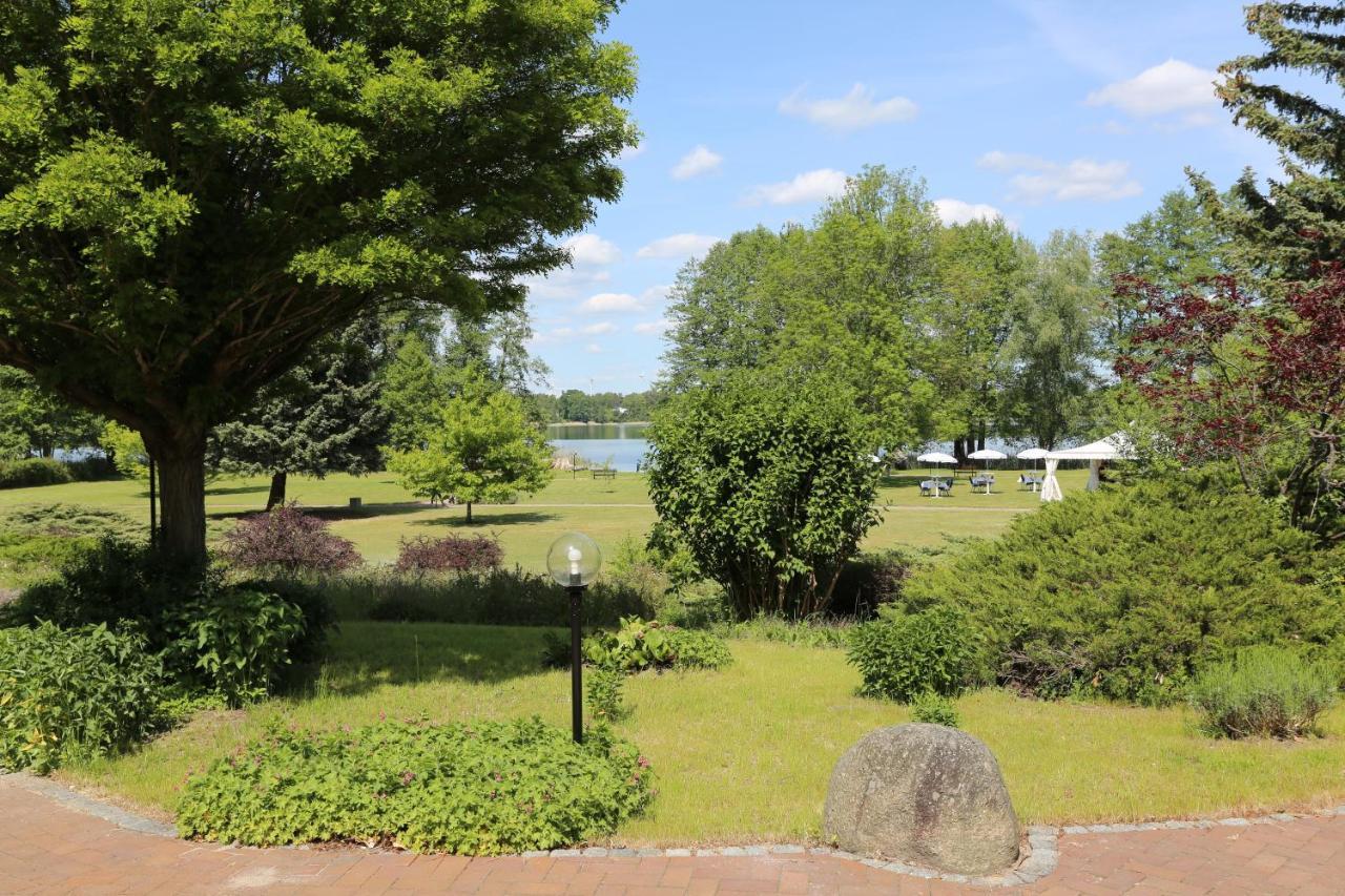 Seepark Hotel Am Wandlitzsee Bagian luar foto
