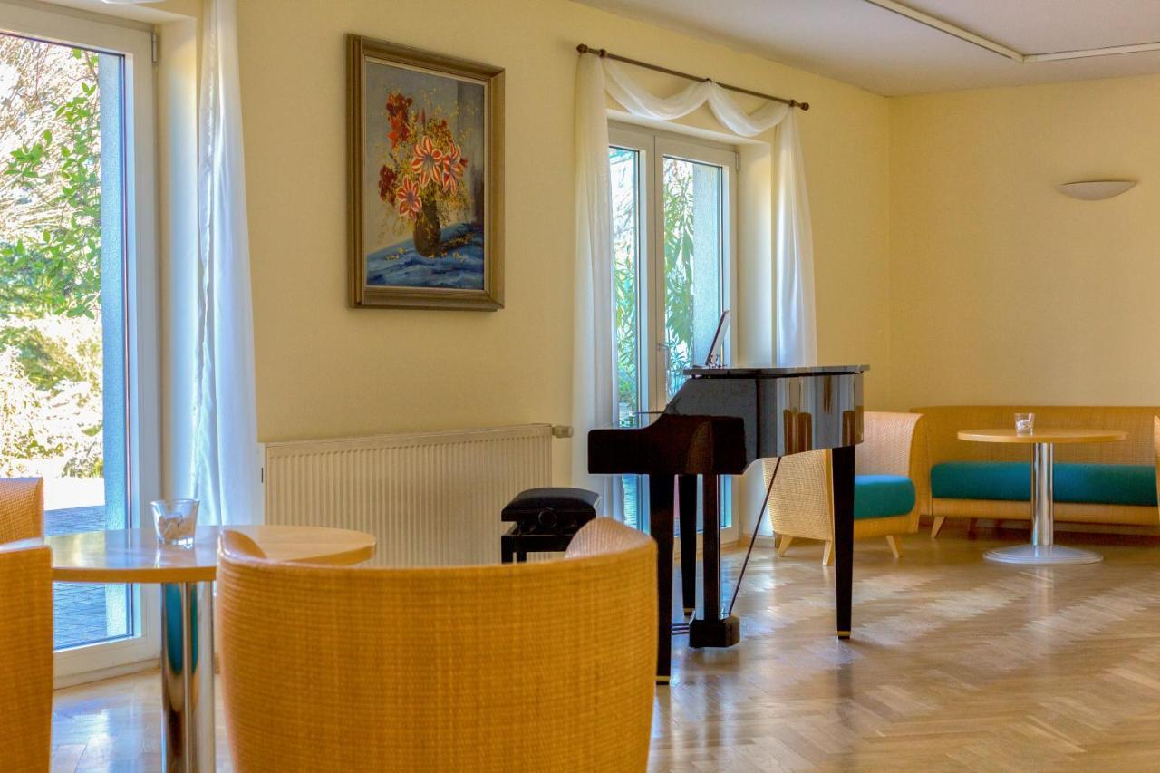 Seepark Hotel Am Wandlitzsee Bagian luar foto