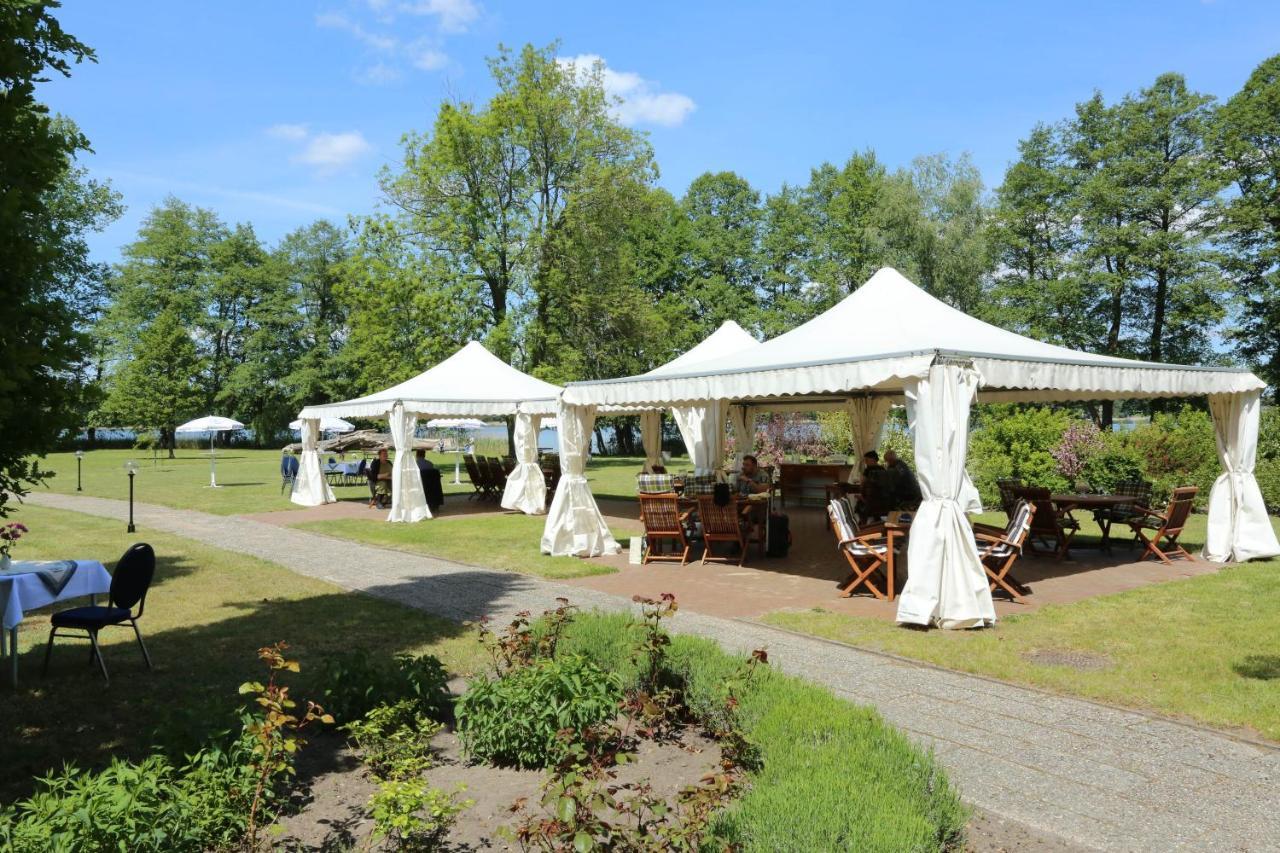 Seepark Hotel Am Wandlitzsee Bagian luar foto
