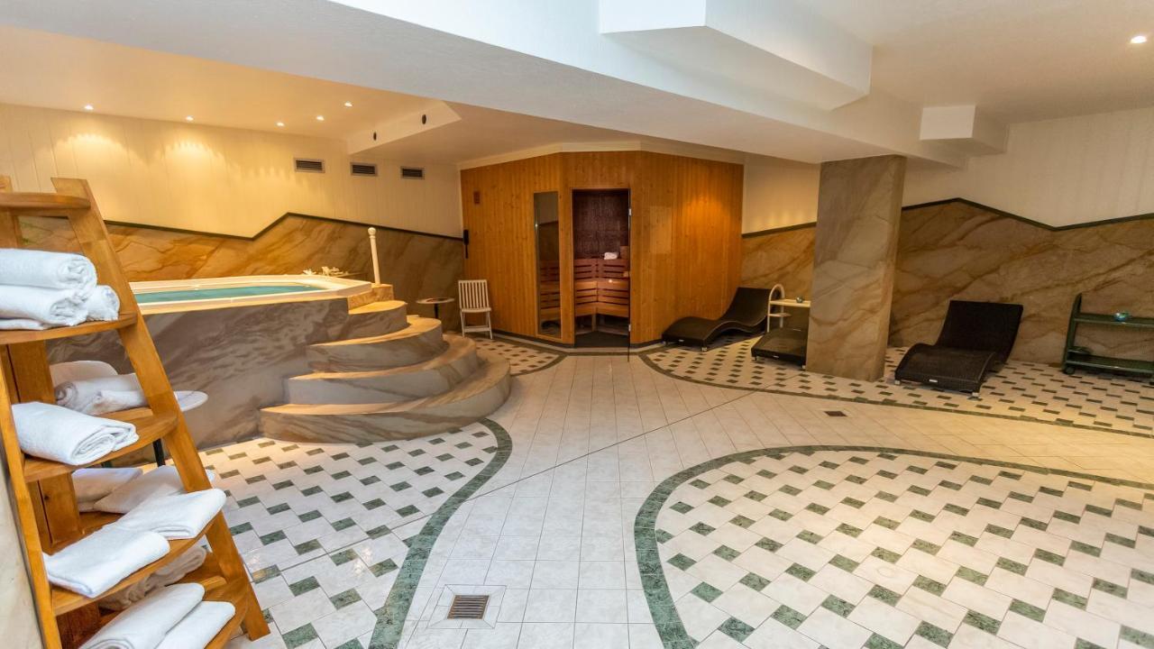 Seepark Hotel Am Wandlitzsee Bagian luar foto