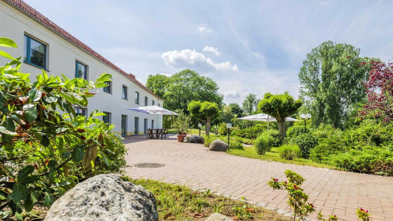 Seepark Hotel Am Wandlitzsee Bagian luar foto
