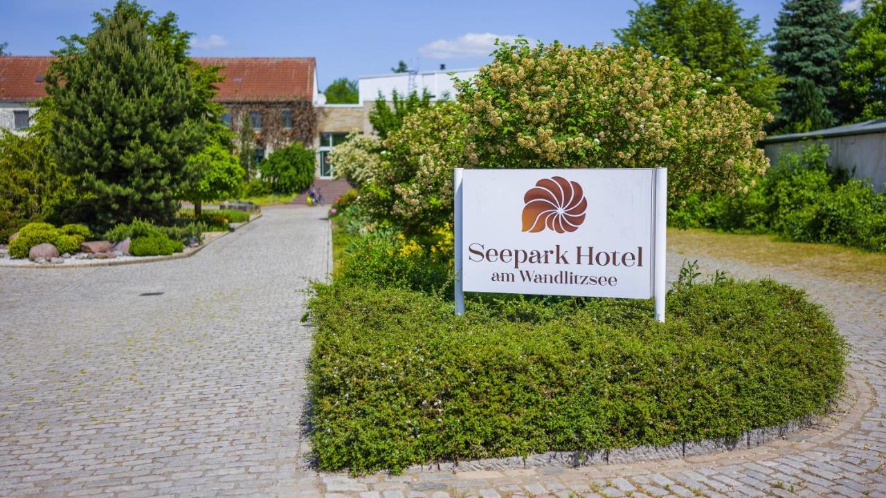 Seepark Hotel Am Wandlitzsee Bagian luar foto