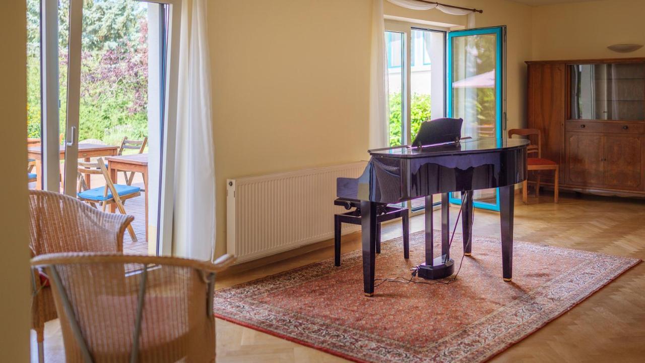 Seepark Hotel Am Wandlitzsee Bagian luar foto