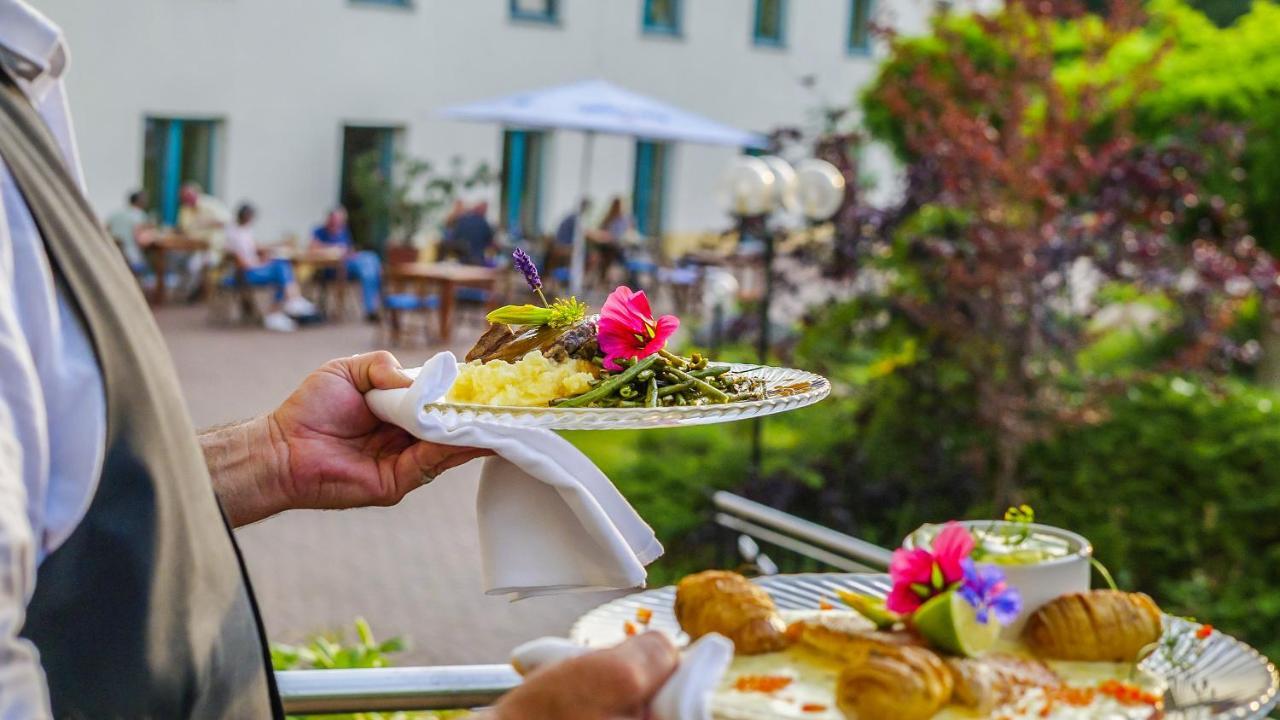 Seepark Hotel Am Wandlitzsee Bagian luar foto