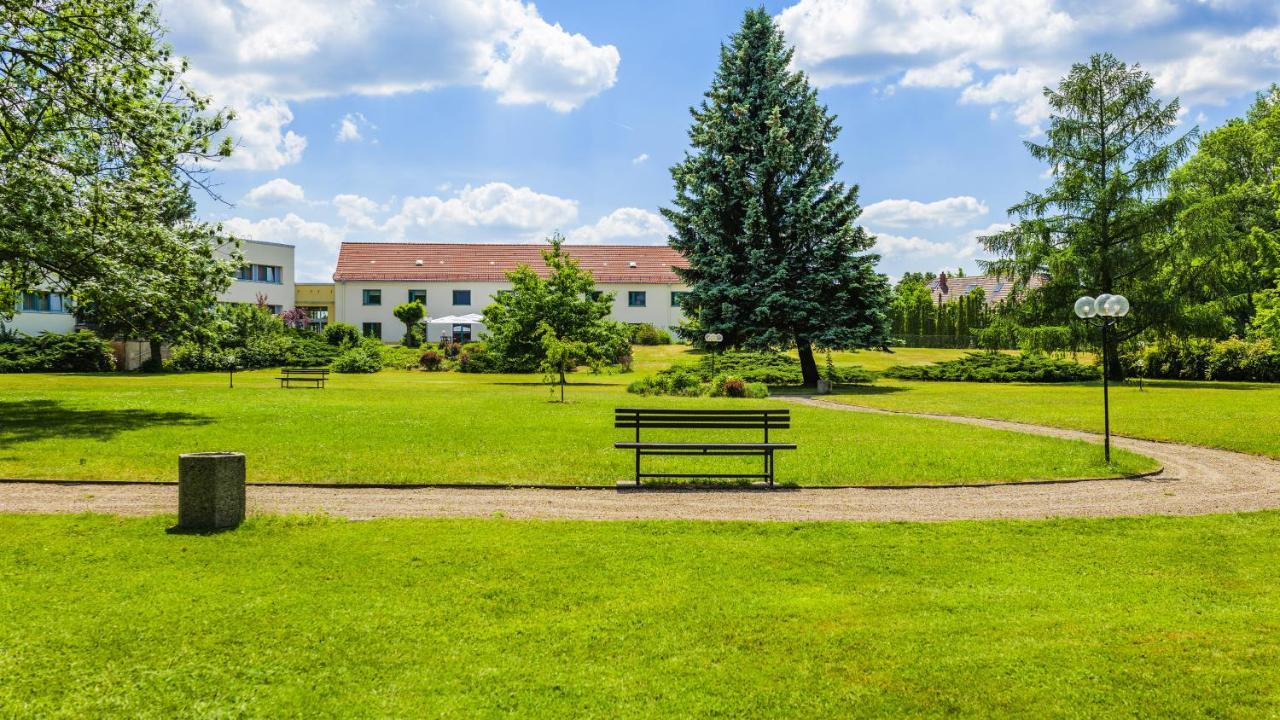 Seepark Hotel Am Wandlitzsee Bagian luar foto