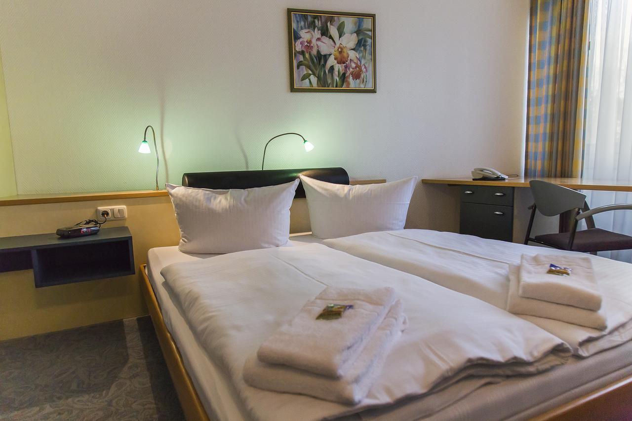 Seepark Hotel Am Wandlitzsee Bagian luar foto