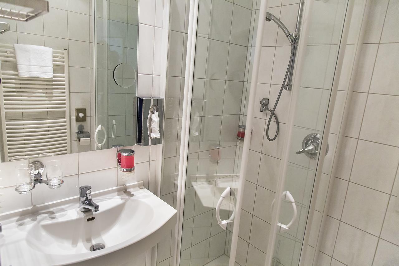 Seepark Hotel Am Wandlitzsee Bagian luar foto