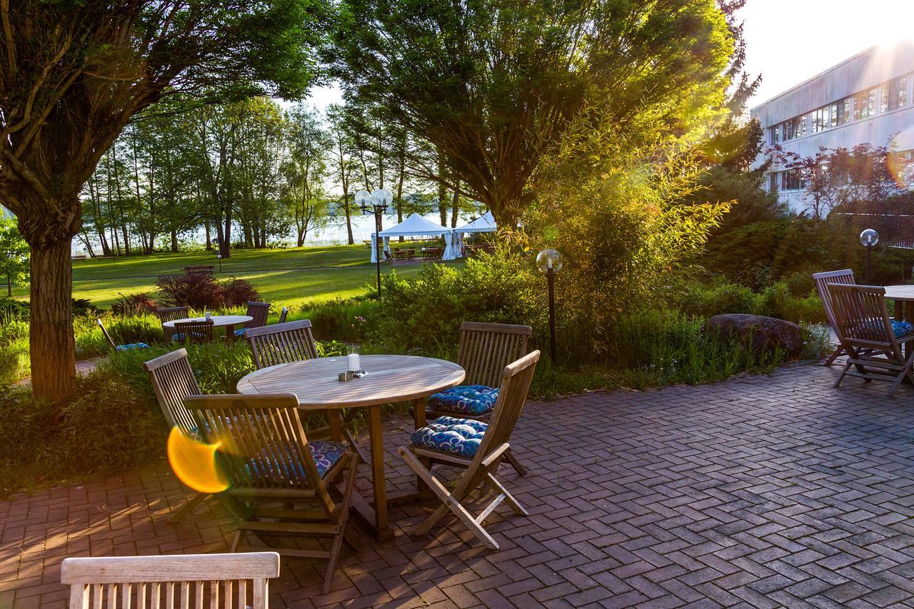 Seepark Hotel Am Wandlitzsee Bagian luar foto
